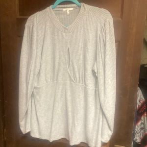 2x Maurice long sleeve key hole front
